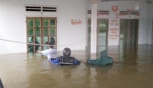 Quảng Ngãi: Nước lũ dâng cao, khẩn cấp di dời hàng nghìn hộ dân